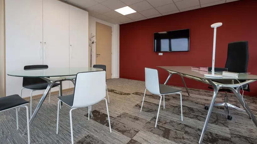 Bureau Président aplat rouge — Bureaux de direction — Chambre des Métiers, Rennes — design d’espace, Nolwenn Kevell