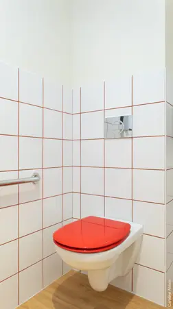 Vue WC orange . — Maison des enfants, Pornic — Nolwenn Kevell, architecte d’intérieur — vue 21