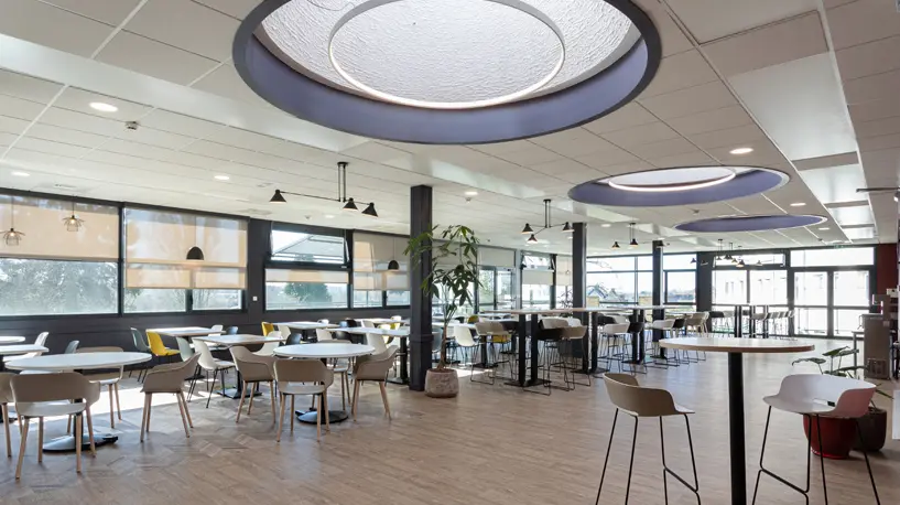 Vue 3 restaurant — Résidence Habitat Jeunes, Fougères — Nolwenn Kevell, architecte d’intérieur — vue 11